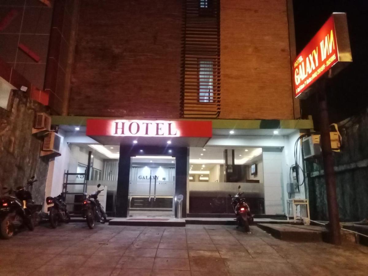 Galaxy Inn Baubau Buitenkant foto