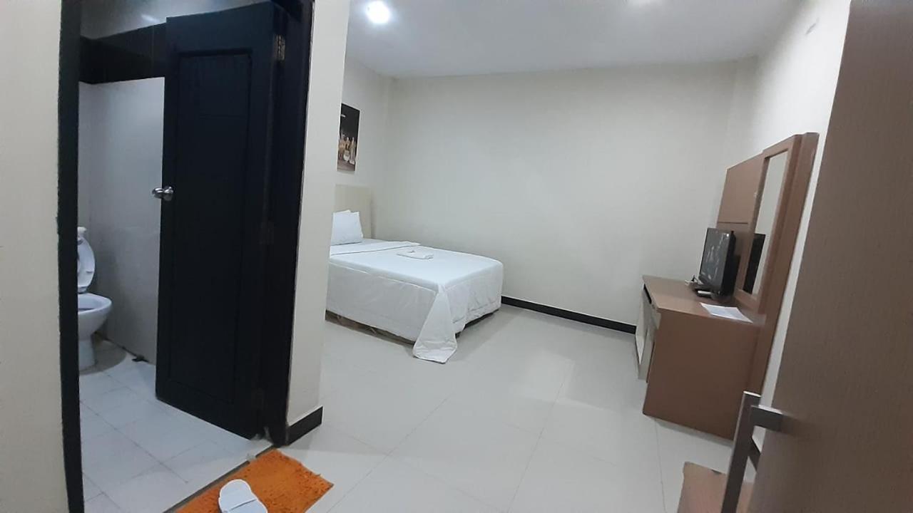 Galaxy Inn Baubau Buitenkant foto
