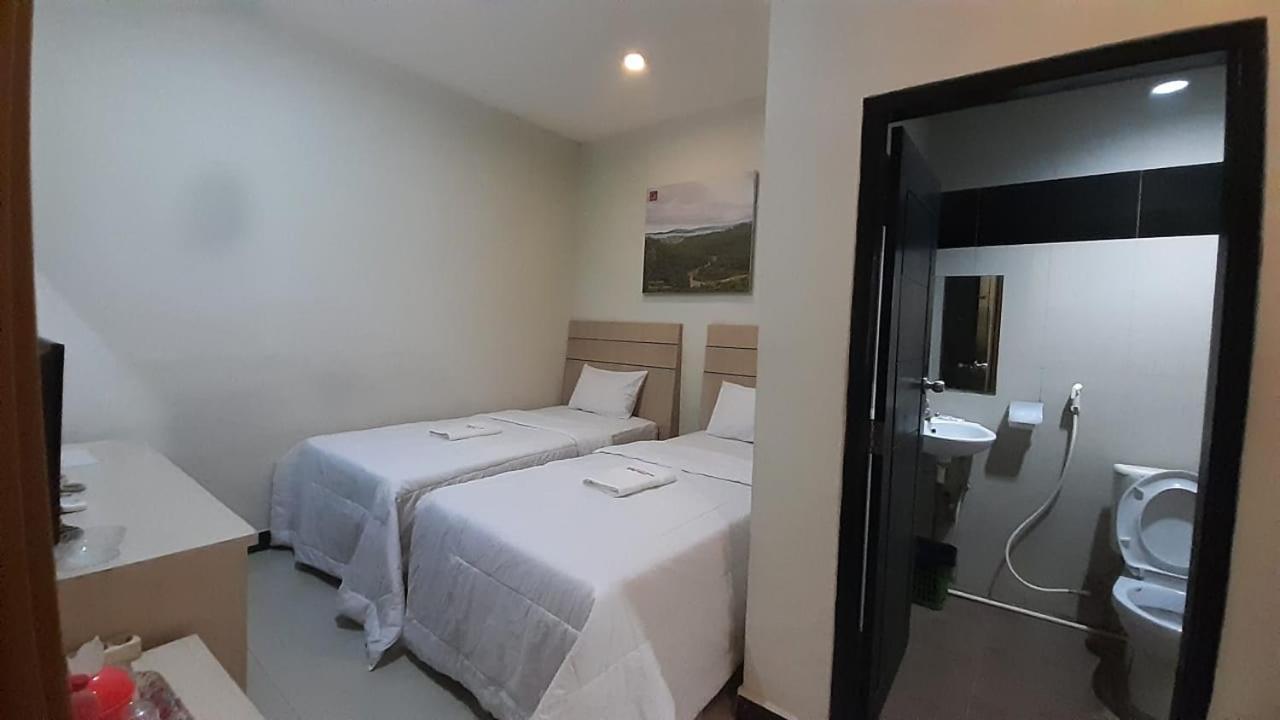Galaxy Inn Baubau Buitenkant foto