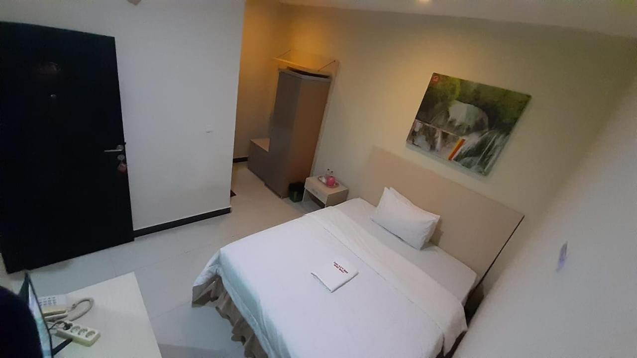 Galaxy Inn Baubau Buitenkant foto