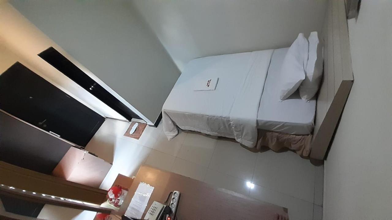 Galaxy Inn Baubau Buitenkant foto