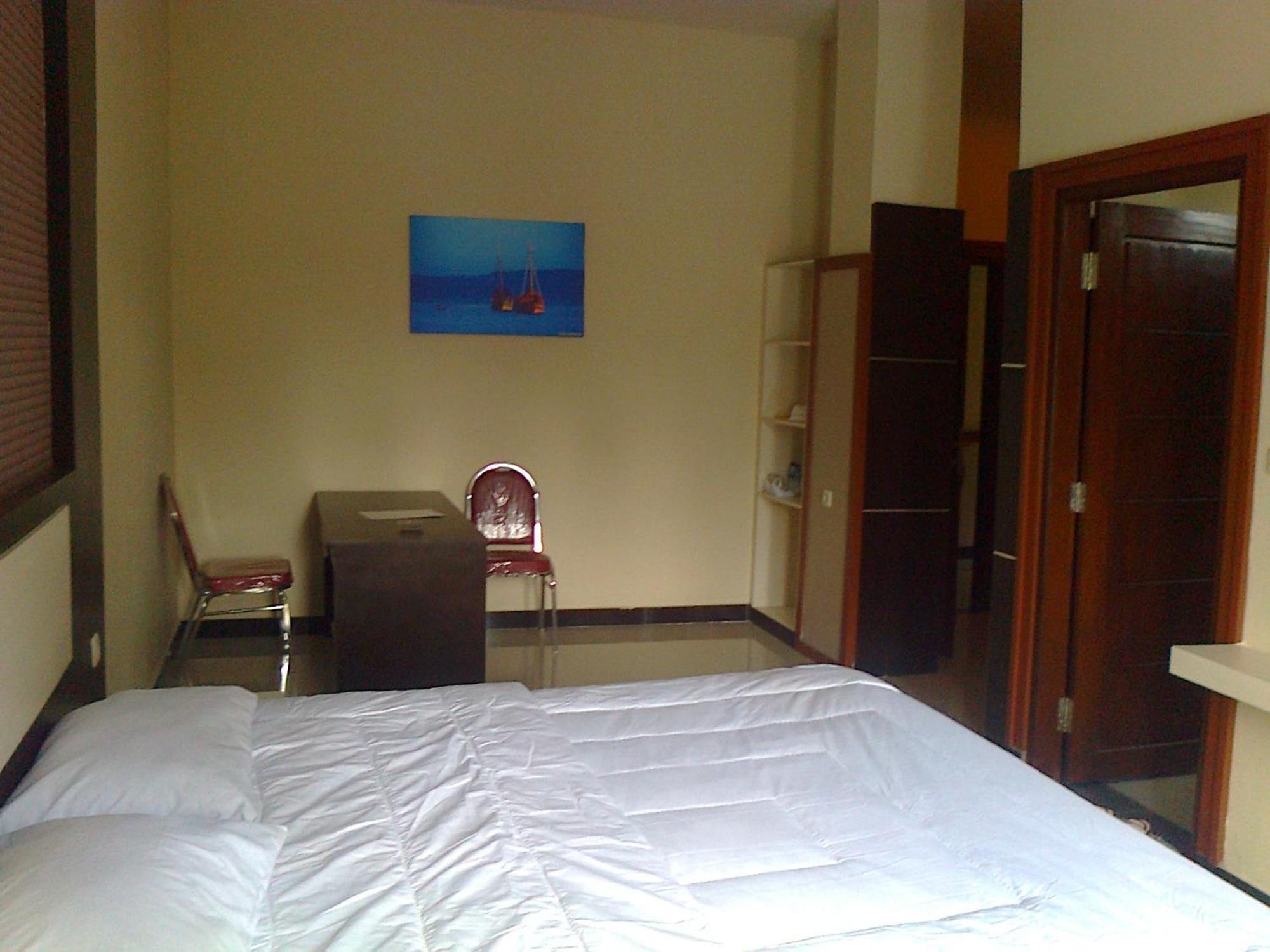 Galaxy Inn Baubau Buitenkant foto