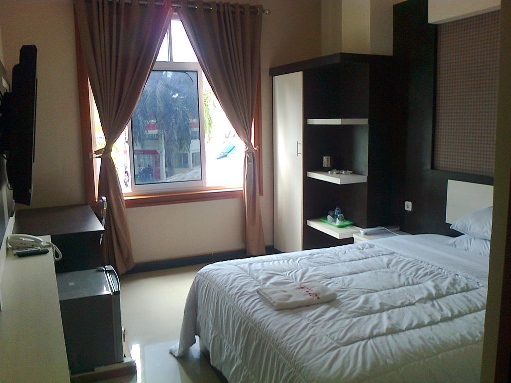 Galaxy Inn Baubau Buitenkant foto
