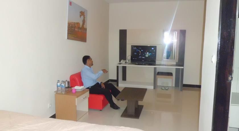 Galaxy Inn Baubau Buitenkant foto